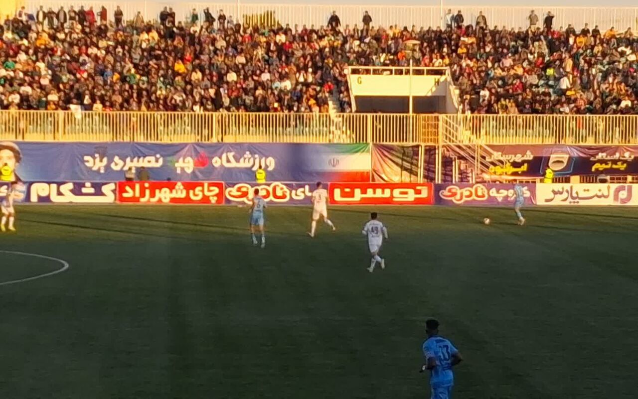 جام حذفی فوتبال؛ تساوی چادرملو و ذوب آهن در نیمه نخست