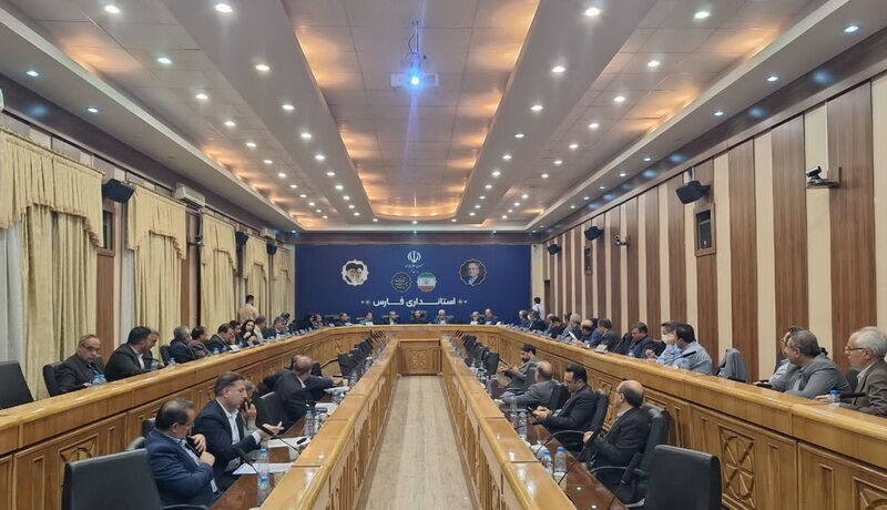 تاکید استاندار بر تعیین‌تکلیف اراضی واگذارشده و ممنوعیت توسعه سطح زیرکشت در فارس