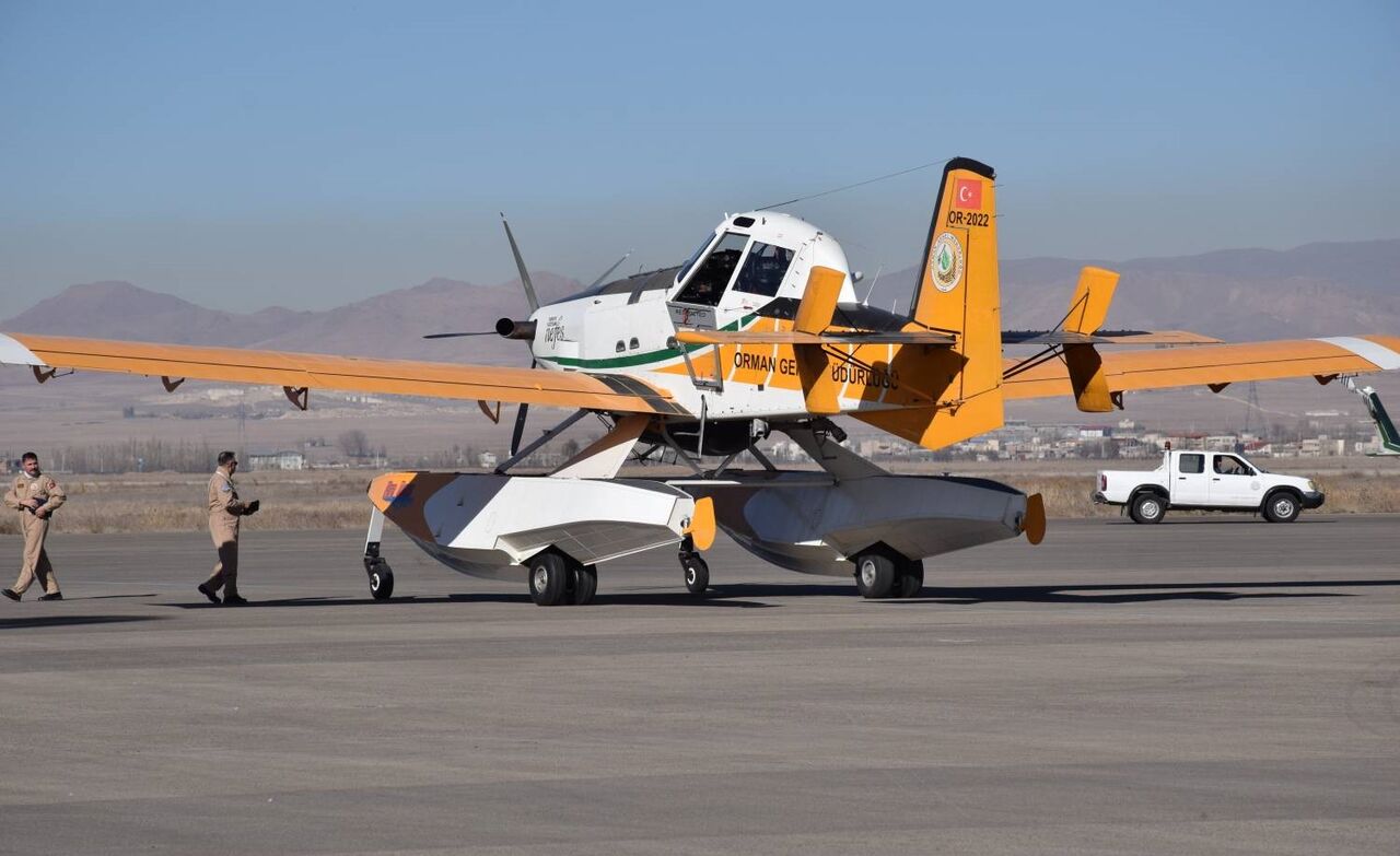 برای مشارکت در مهار حریق جنگل‌های الیت؛ هواپیماهای آب‌پاش ترکیه‌ وارد ایران شدند