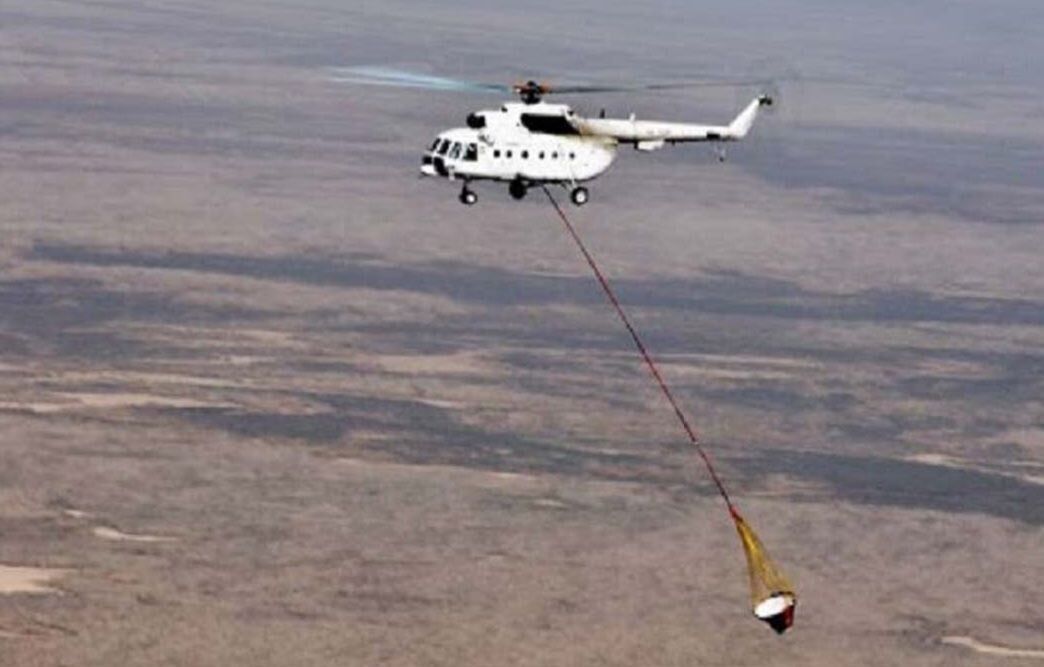 بالگرد آتش‌ نشان وارد عملیات اطفای حریق در جنگل‌های جلفا شد 