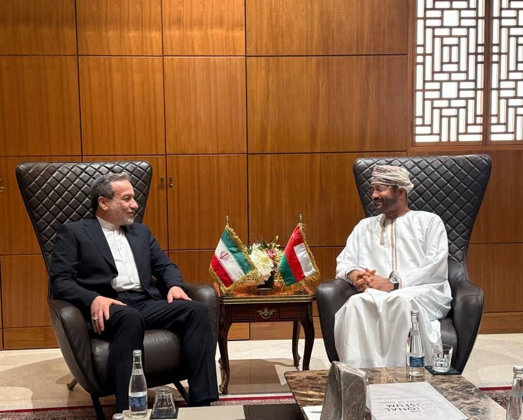 وزير الخارجية الإيراني يلتقي نظيره العماني في مسقط وزير الخارجية الإيراني يلتقي نظيره العماني في مسقط