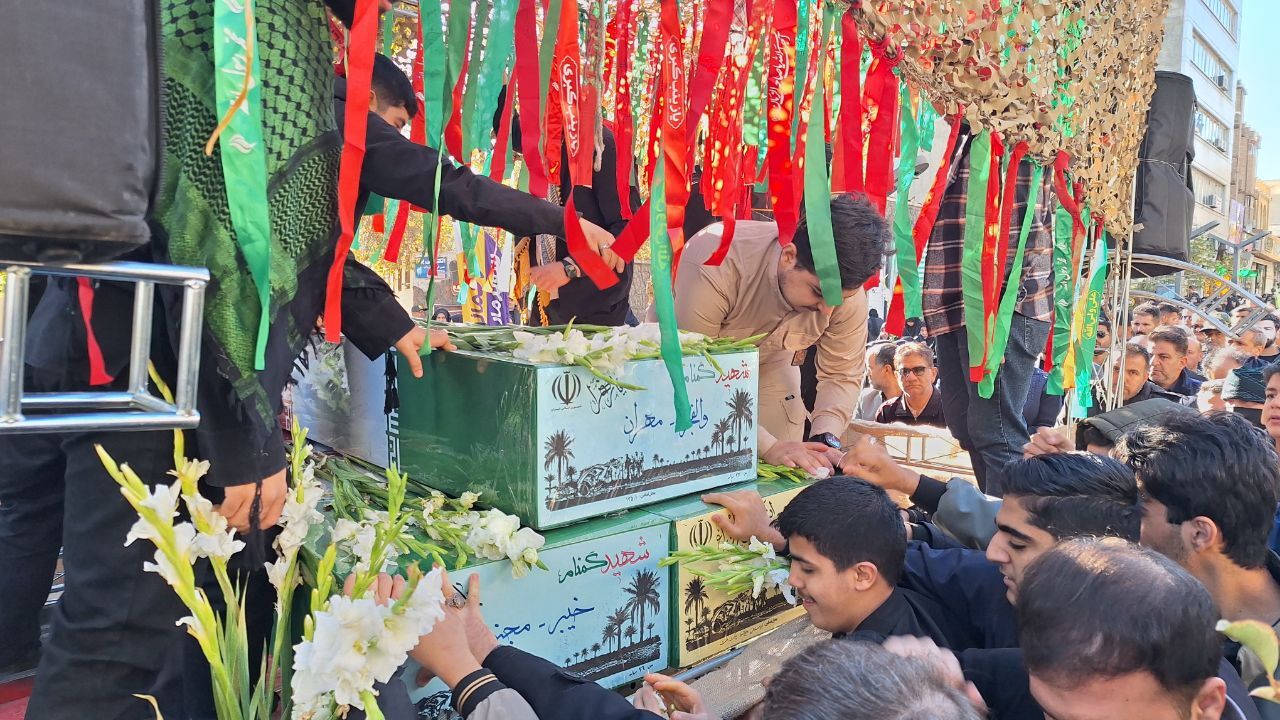 پیکر مطهر سه شهید گمنام در سنندج تشییع شد+فیلم