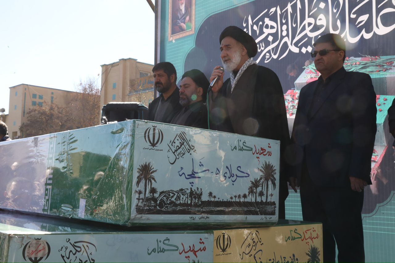 امام جمعه شهرکرد: ارادت مردم به اهل‌بیت جلوه‌ای از شعائر الهی است