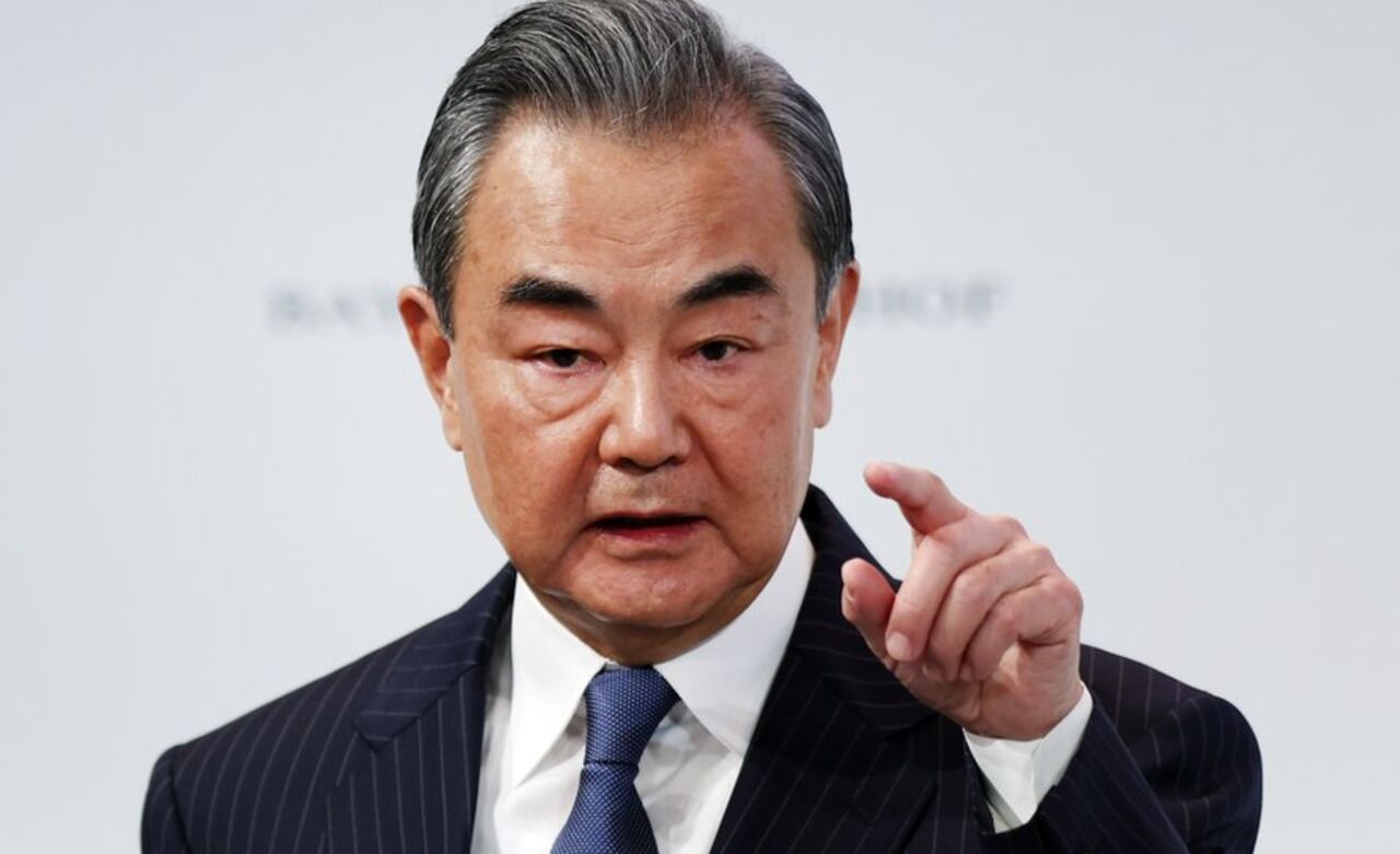 وزیر خارجه چین: پکن با هرگونه دخالت در امور داخلی کشورهای منطقه مخالف است