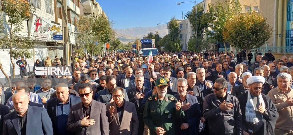 فیلم| جلوه های ویژه از تشییع لاله های گمنام و با نام در شیراز