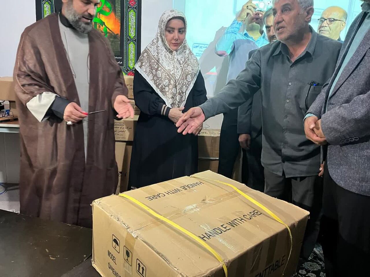 فیلم | هشت میلیارد ریال تجهیزات چشم‌پزشکی به کلینیک امام سجاد (ع) دهدشت اهدا شد