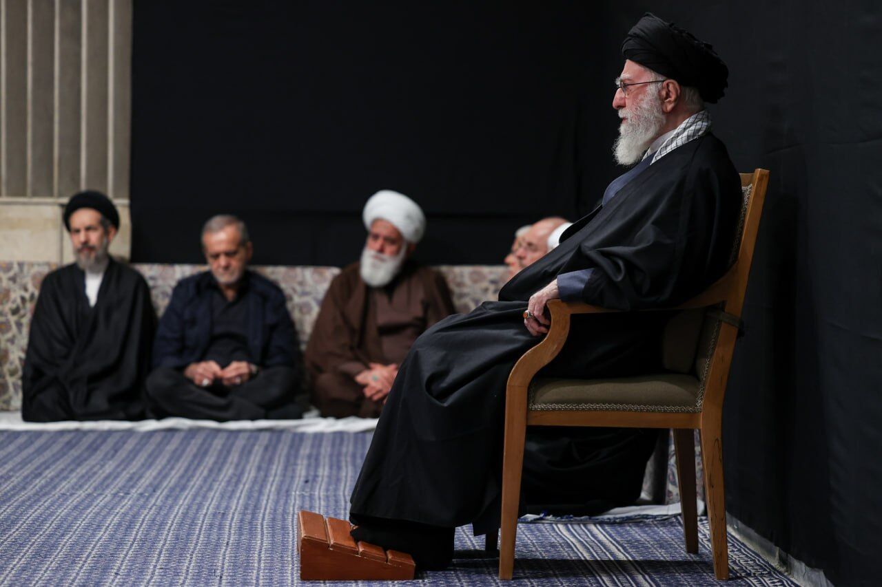 Leader attends Hazrat Zahra (SA) mourning ceremony