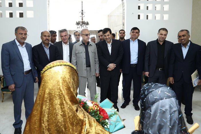 وزیر ورزش ۲ زمین چمن مصنوعی فوتبال در جزیره بوموسی را افتتاح کرد