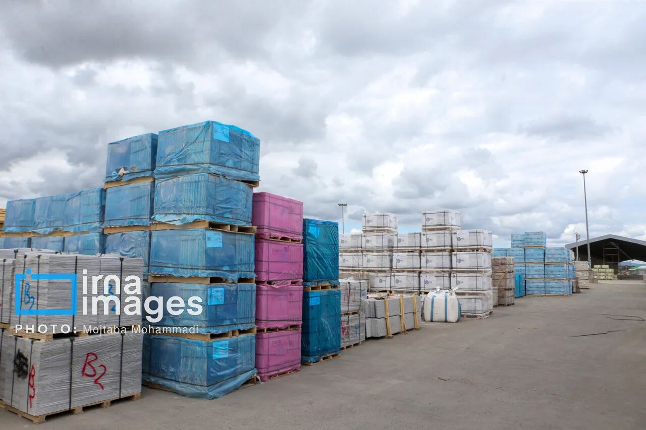 ۱۳۵ میلیون دلار کالا از قم صادر شد