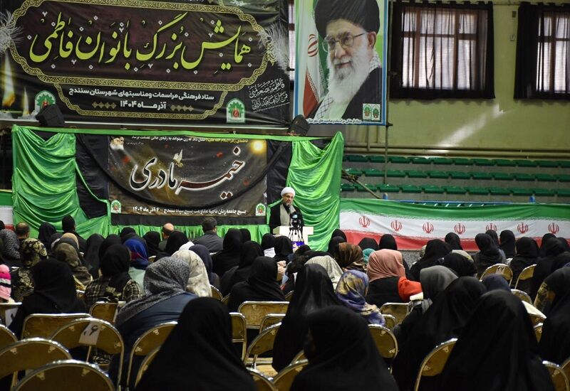 بانوان نقش خود را برای ارتقای فرهنگ اسلامی در جامعه تقویت کنند