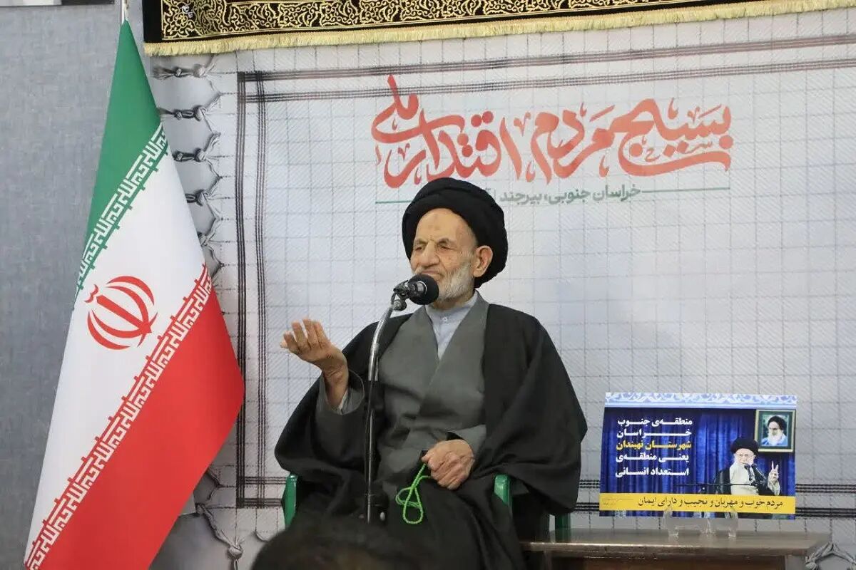 امام جمعه بیرجند: پرچم دین و عدالت با زنده نگه داشتن یاد شهدا بالا می‌رود