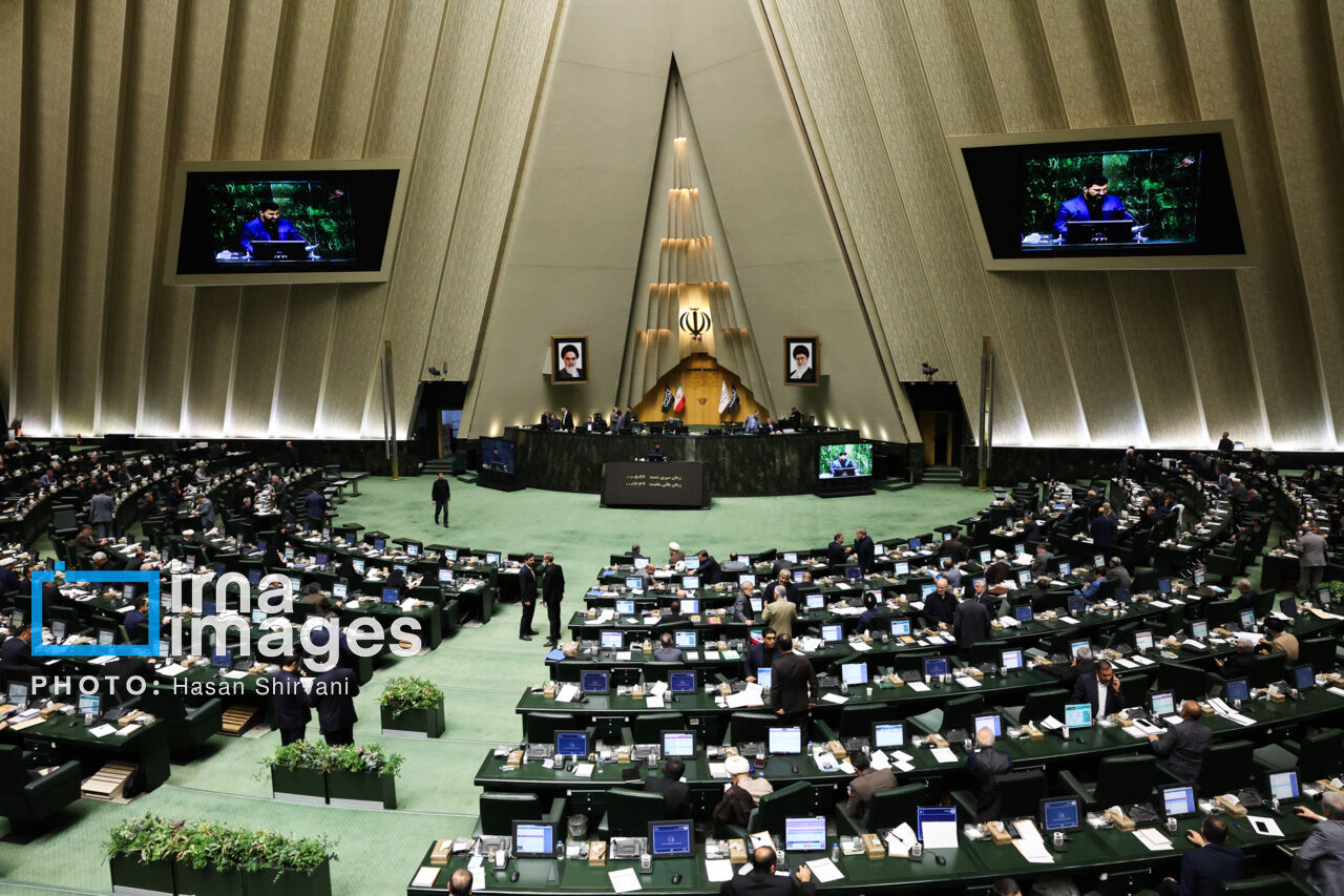 نماینده کرج خواستار اعلام وصول طرح استیضاح تعدادی از وزرا شد