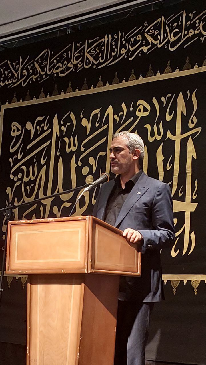 وزیر اقتصاد: کسری بودجه را امسال کاهش میدهیم/ تعیین تکلیف بانکهای ناتراز