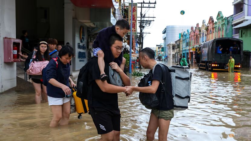 سیلاب‌های ویرانگر جنوب‌شرق آسیا؛ بیش از ۳۰۰ کشته و هزاران آواره