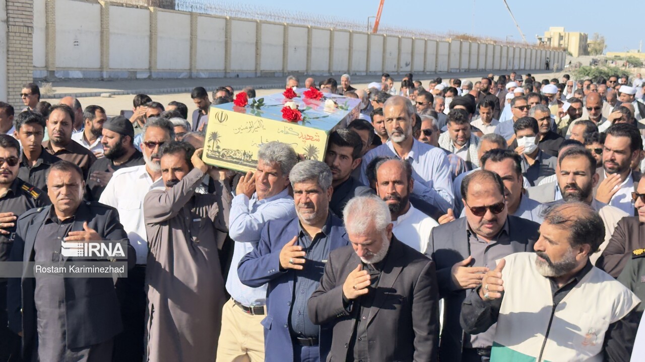 فیلم | آرامش ساحل و بغض چابهار؛ پیکر شهید گمنام با حضور گسترده مردم تشییع شد