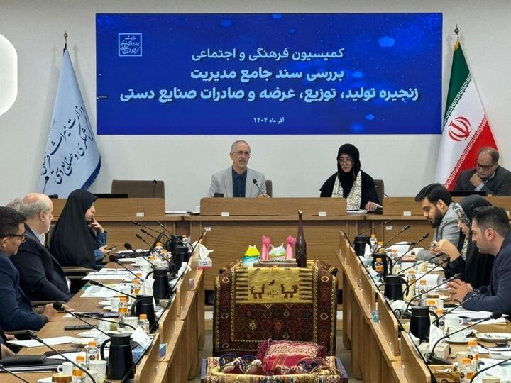 نمایندگان برخی دستگاه‌های فرهنگی خواستار مقابله با قاچاق صنایع دستی شدند