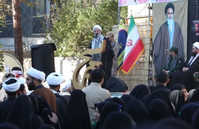 امام جمعه سمنان: پاسداشت ارزش‌های بسیج با بصیرت‌افزایی همراه شود