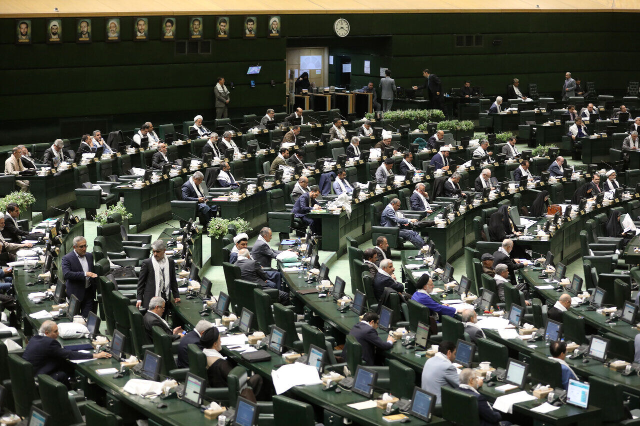 مجلس حذف یا تنفیذ برخی از احکام غیربودجه‌ای را پیگیری می‌کند