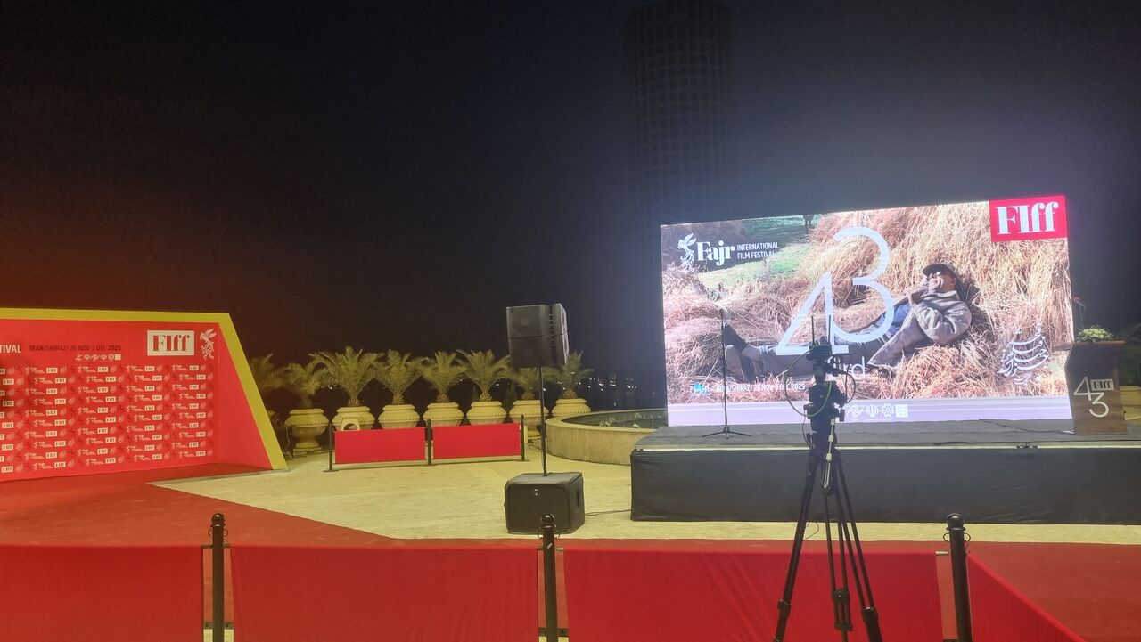 حضور میهمانان خارجی در مراسم افتتاحیه جشنواره فیلم جهانی فجر