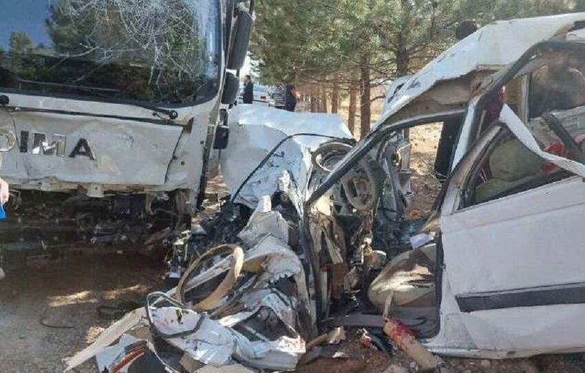 سانحه تصادف در ایلام دو کشته و سه زخمی بر جای گذاشت