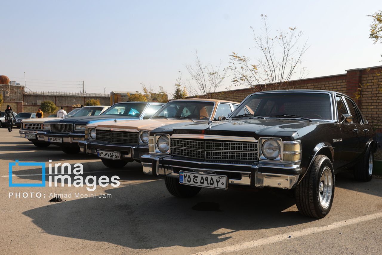 گردهمایی اتومبیل‌های کلاسیک ماهی یکبار در استان تهران