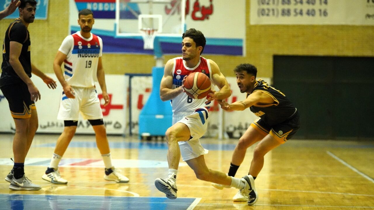 تیم بسکتبال نبوغ اراک به دومین پیروزی خود در رقابت‌های لیگ حرفه‌ای بسکتبال کشور دست یافت