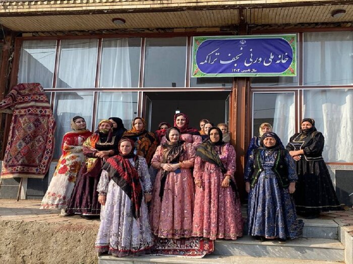 «ورنی» دستبافتهای از ذوق و هنر زنان روستایی آذربایجانشرقی