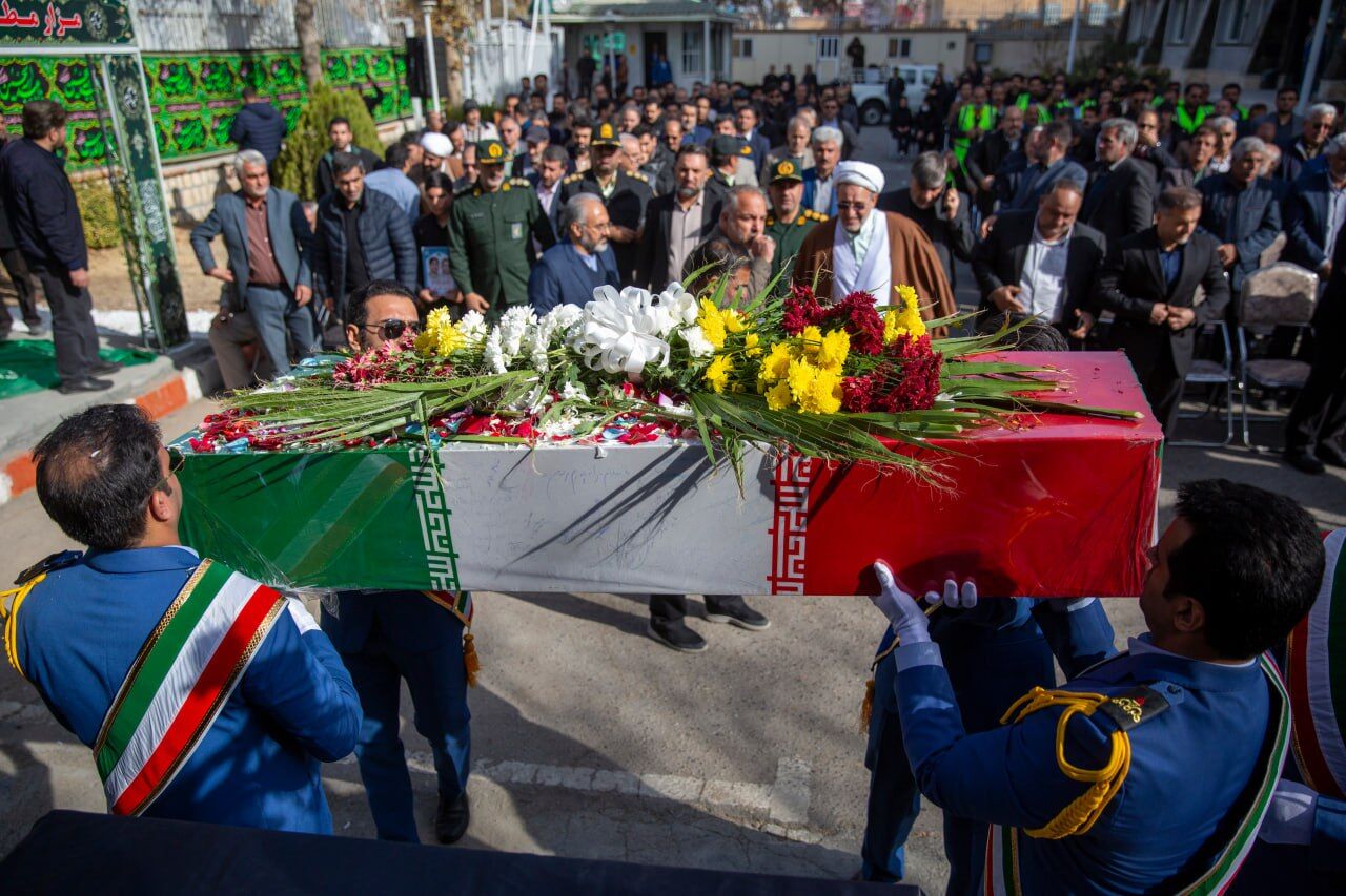 فیلم | تدفین پیکر مطهر شهید گمنام در شرکت گاز کرمانشاه