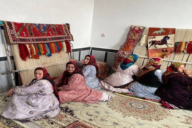 «ورنی» دست‌بافته‌ای از ذوق و هنر زنان روستایی آذربایجان‌شرقی
