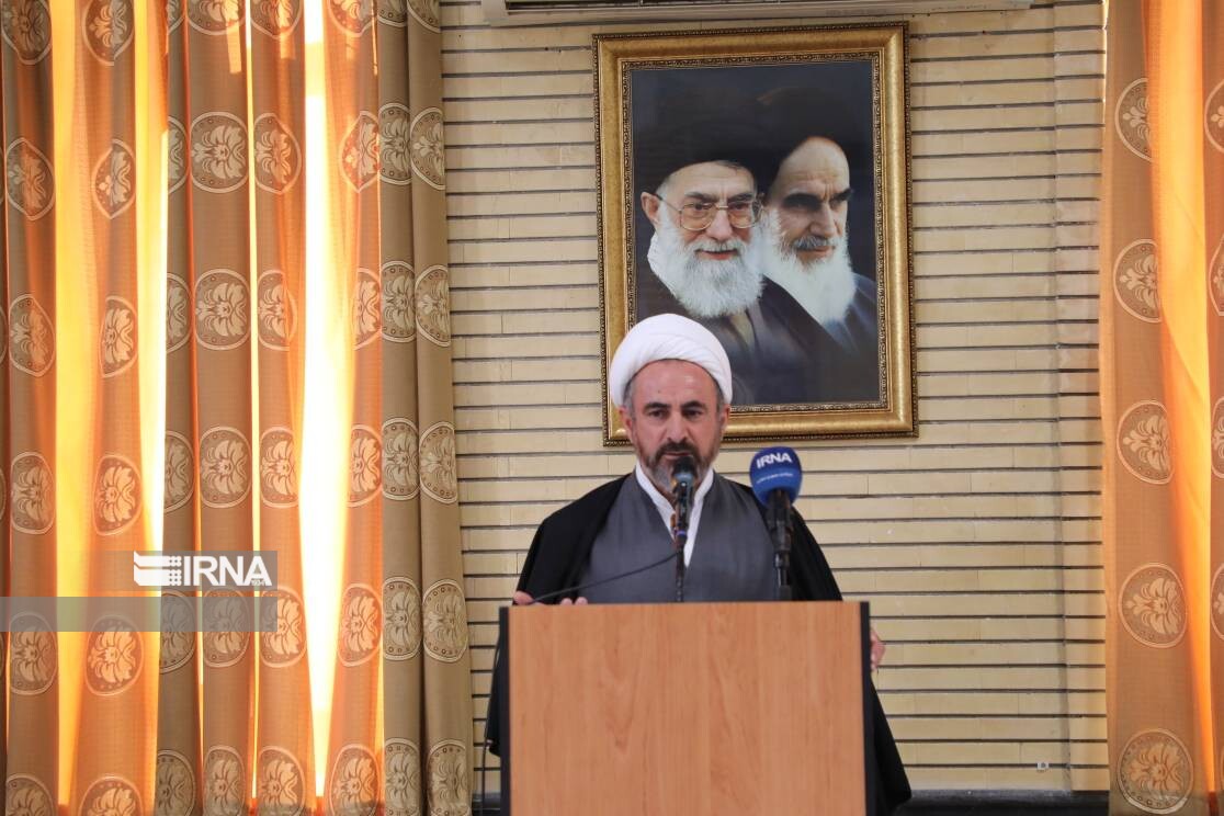 امام جمعه ایلام: مدیران پیوند مردم با نظام را تقویت کنند