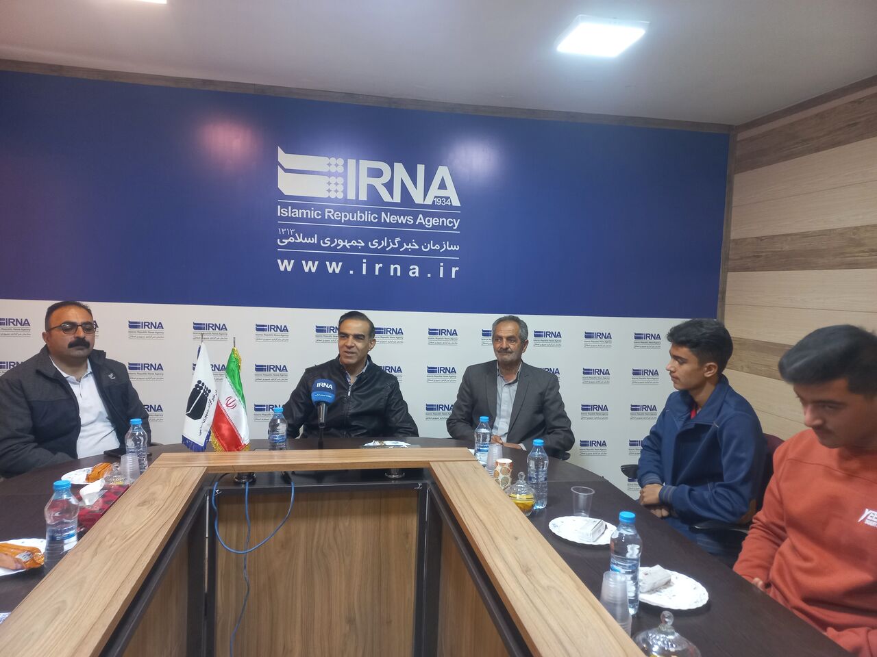 میزگرد ایرنا | دوندگان طلا بدون کفش