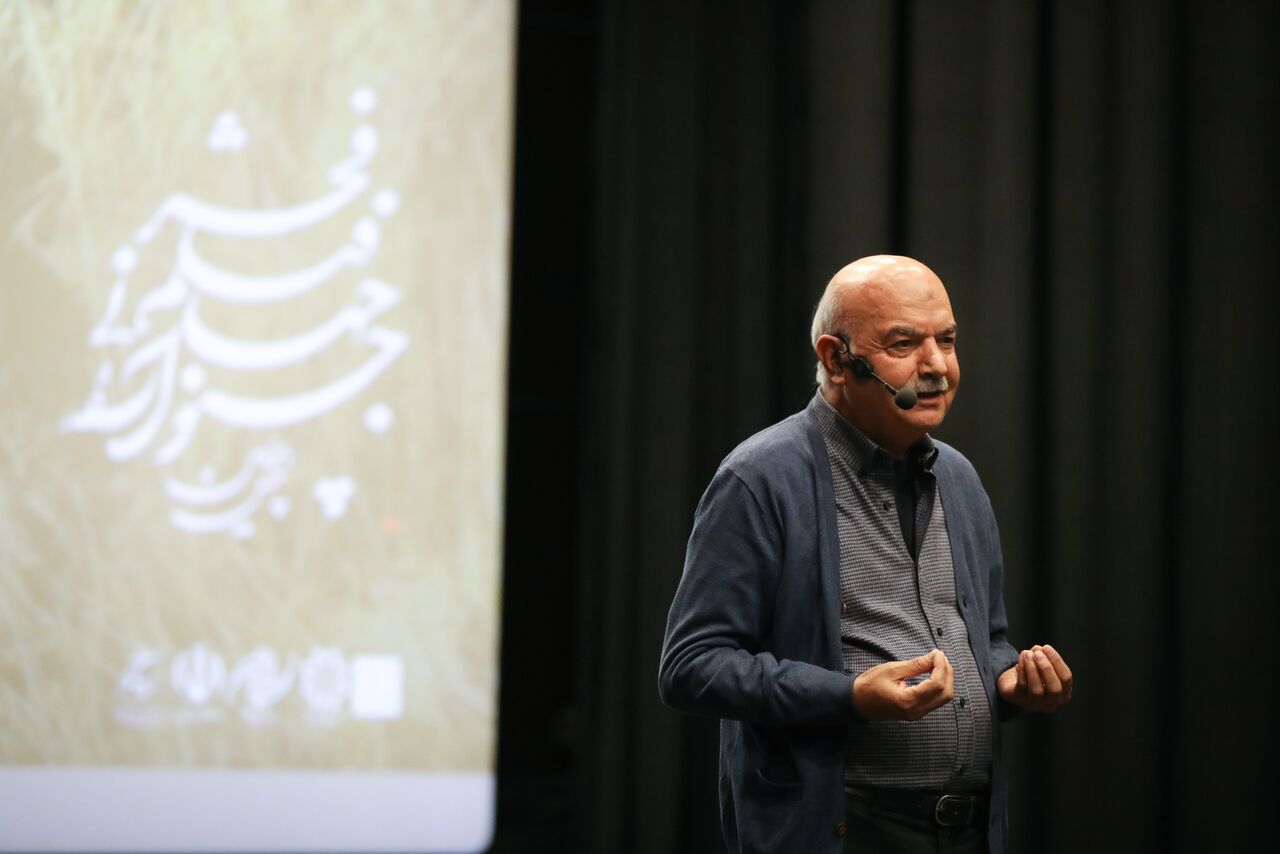 ایرج طهماسب: هنرمند با جزئیات کوچک، جهان‌های بزرگ می‌آفریند