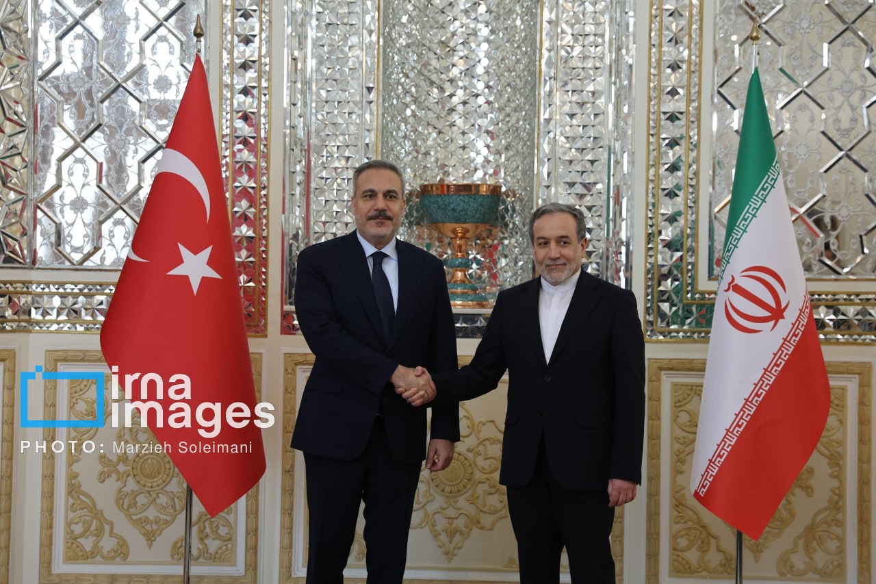 وزیر امور خارجه ترکیه با عراقچی دیدار کرد