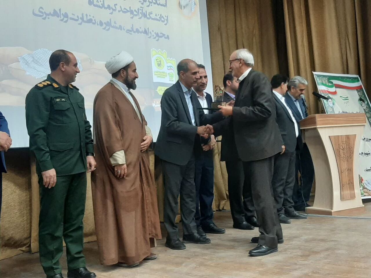 برگزیدگان جشنواره علمی شهید چمران استان کرمانشاه تجلیل شدند