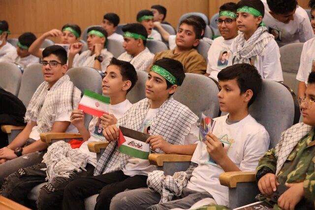 نقش طلایی فرهنگیان در پرورش نسل ایثارگر