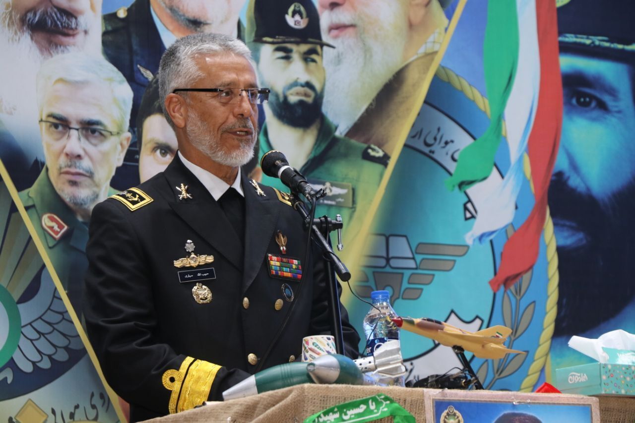 دریادار سیاری: طراحی و تولید ناوشکن جماران نمادی از خودکفایی و پیشرفت صنعتی کشور بود