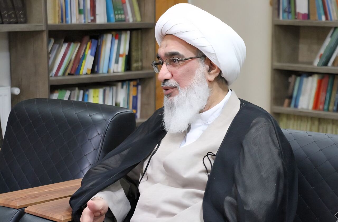 امام جمعه بوشهر: دشمن با قیچی دو لبه به‌دنبال تضعیف نخبگان است