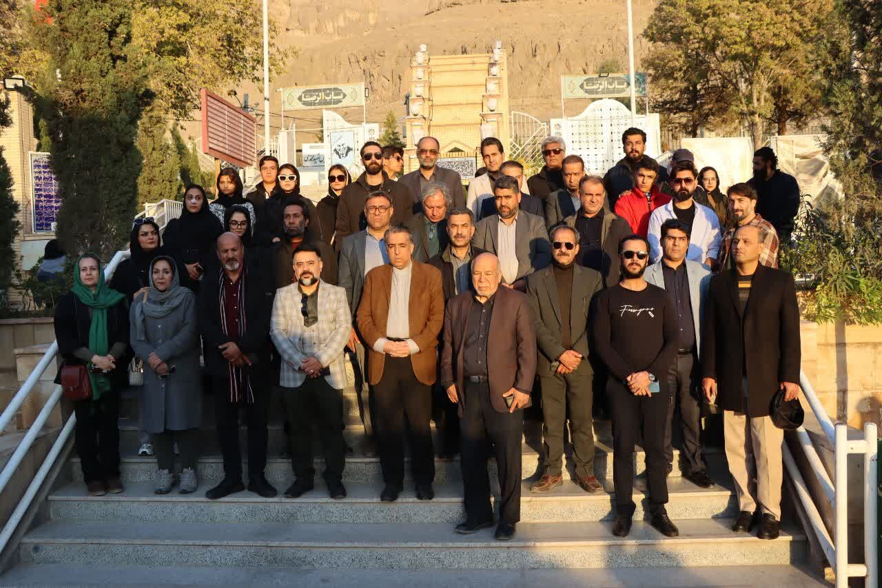 سی‌وهفتمین جشنواره تئاتر کرمان در گلزار شهدا گشایش یافت