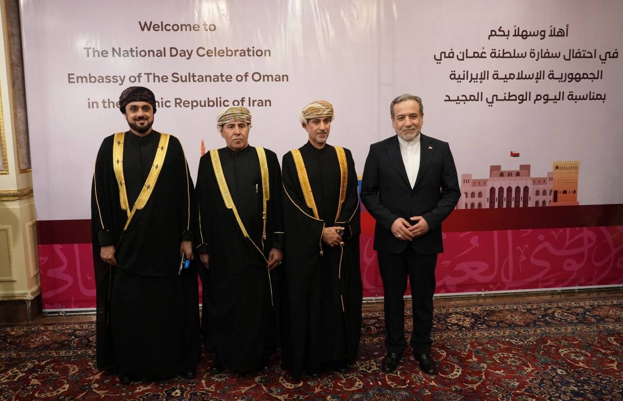 عراقجي يحضر مراسم الاحتفال باليوم الوطني العماني في طهران عراقجي يحضر مراسم الاحتفال باليوم الوطني العماني في طهران