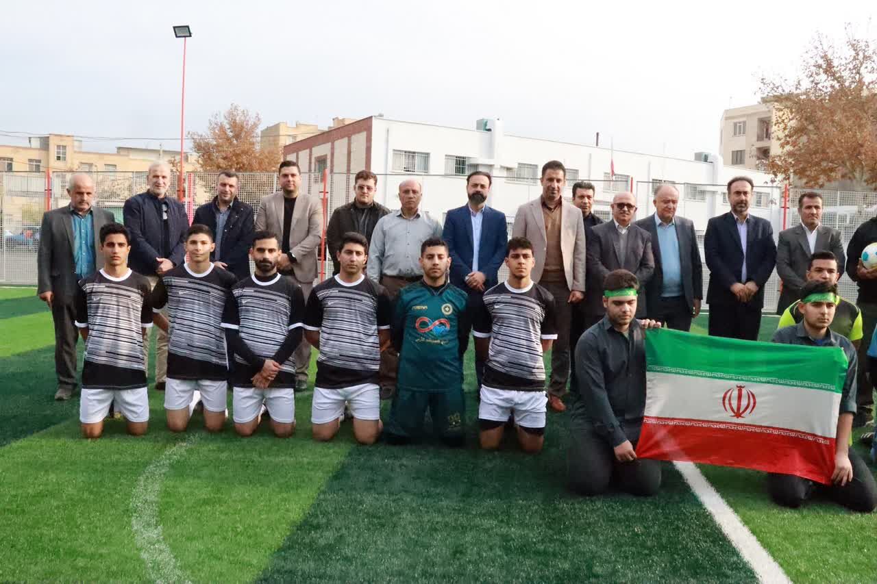 بهره برداری از زمین چمن مصنوعی دبیرستان پسرانه شهید رجایی کرج
