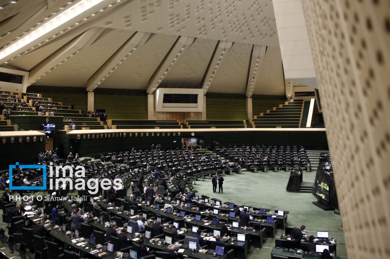 ضرورت پرهیز از حاشیه و جدال سیاسی در مسائل اقتصادی