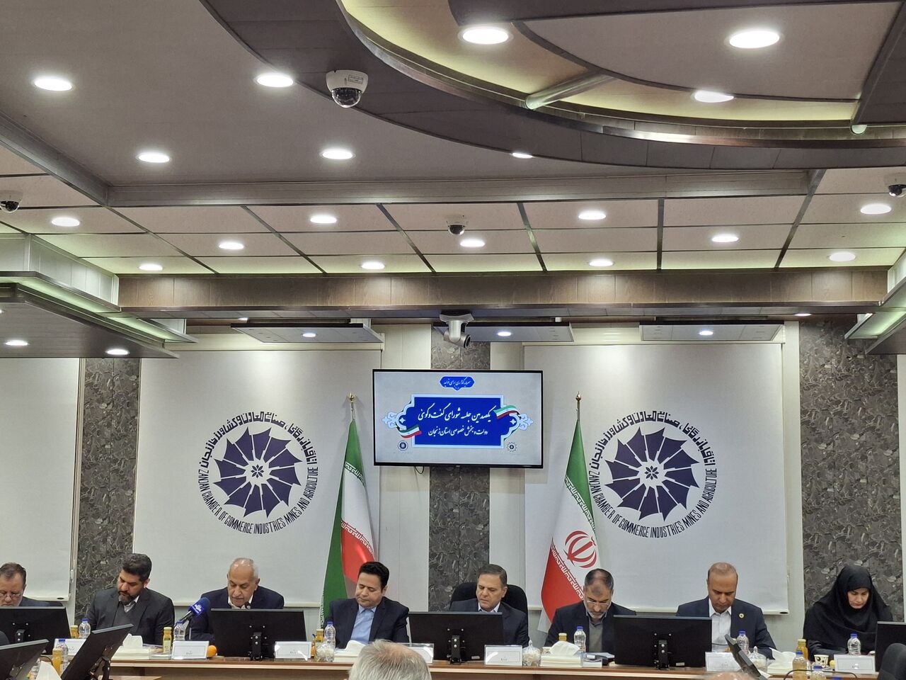 شورای گفت‌وگوی دولت و بخش خصوصی نزدیک‌ترین مسیر برای تغییر قوانین است