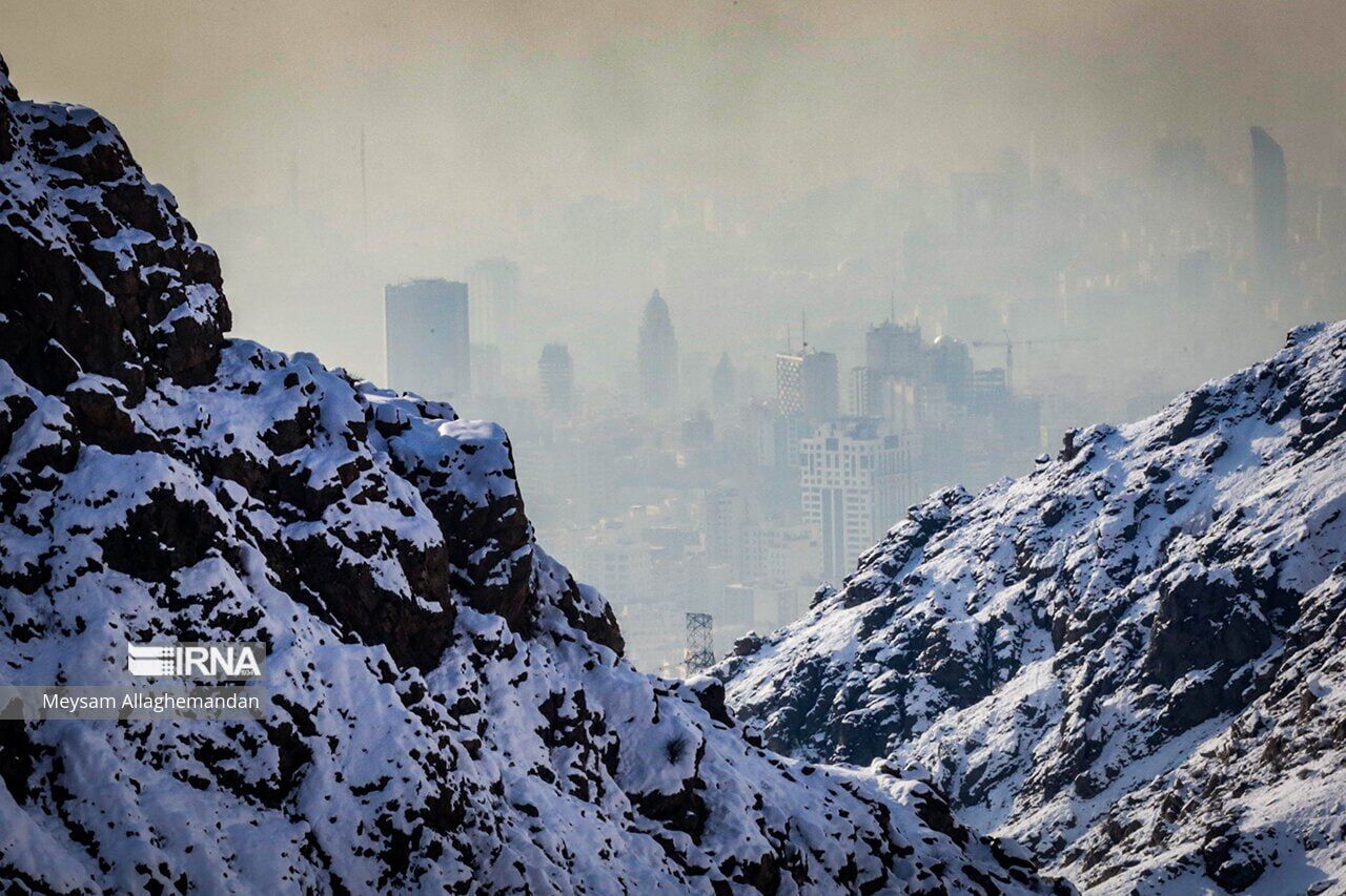ارتفاعات تهران همچنان بارانی و برفی است؛ بازگشت آلودگی از دوشنبه