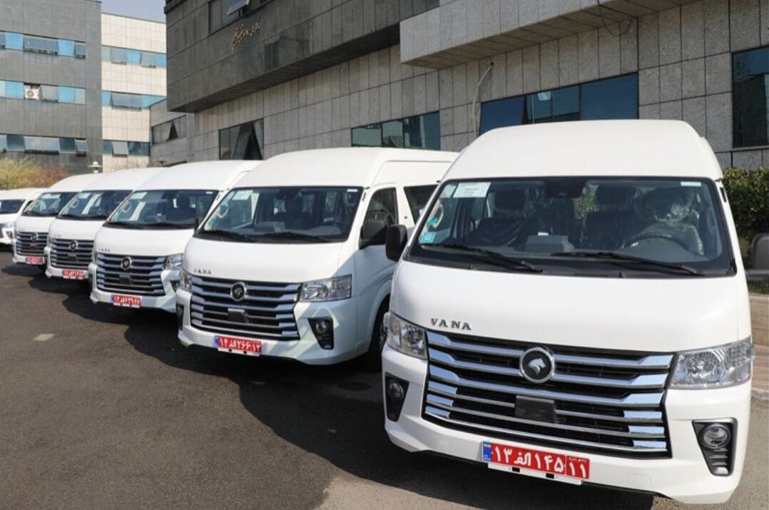 رونمایی از ۱۰ خودروی ون برای آزمایشگاه سیار سنجش آلودگی محیط زیستی شهرهای صنعتی 