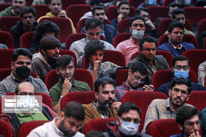 دانشگاه، میدان نبرد هویتی