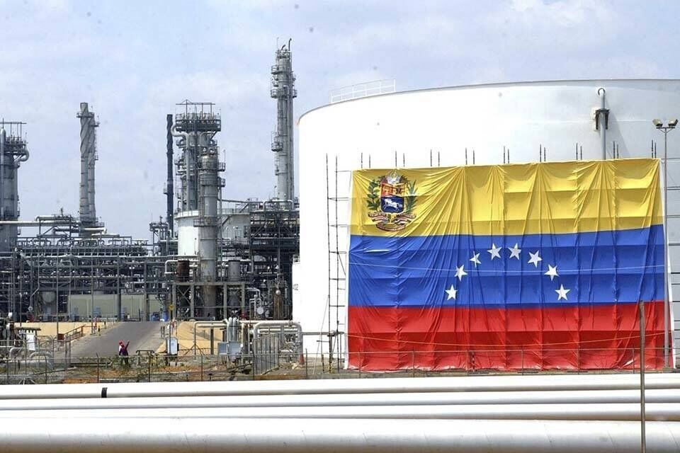 صادرات نفت ونزوئلا با وجود فشارهای آمریکا از ۹۰۰ هزار بشکه در روز فراتر رفت