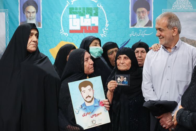 رئیس جمهور: امنیت و آرامش امروز ایران مرهون مظلومیت شهدا و صبوری خانواده آنهاست