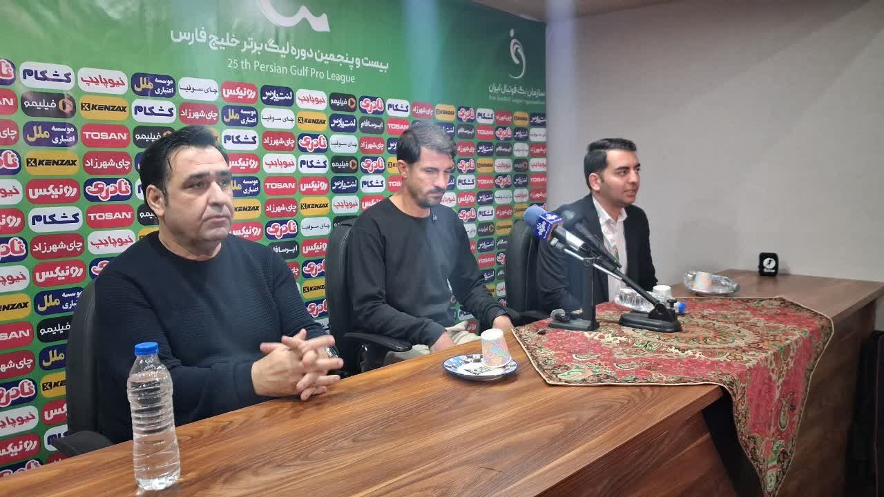 سرمربی ذوب آهن: چادرملو فوتبال را زیرکانه بازی می‌کند