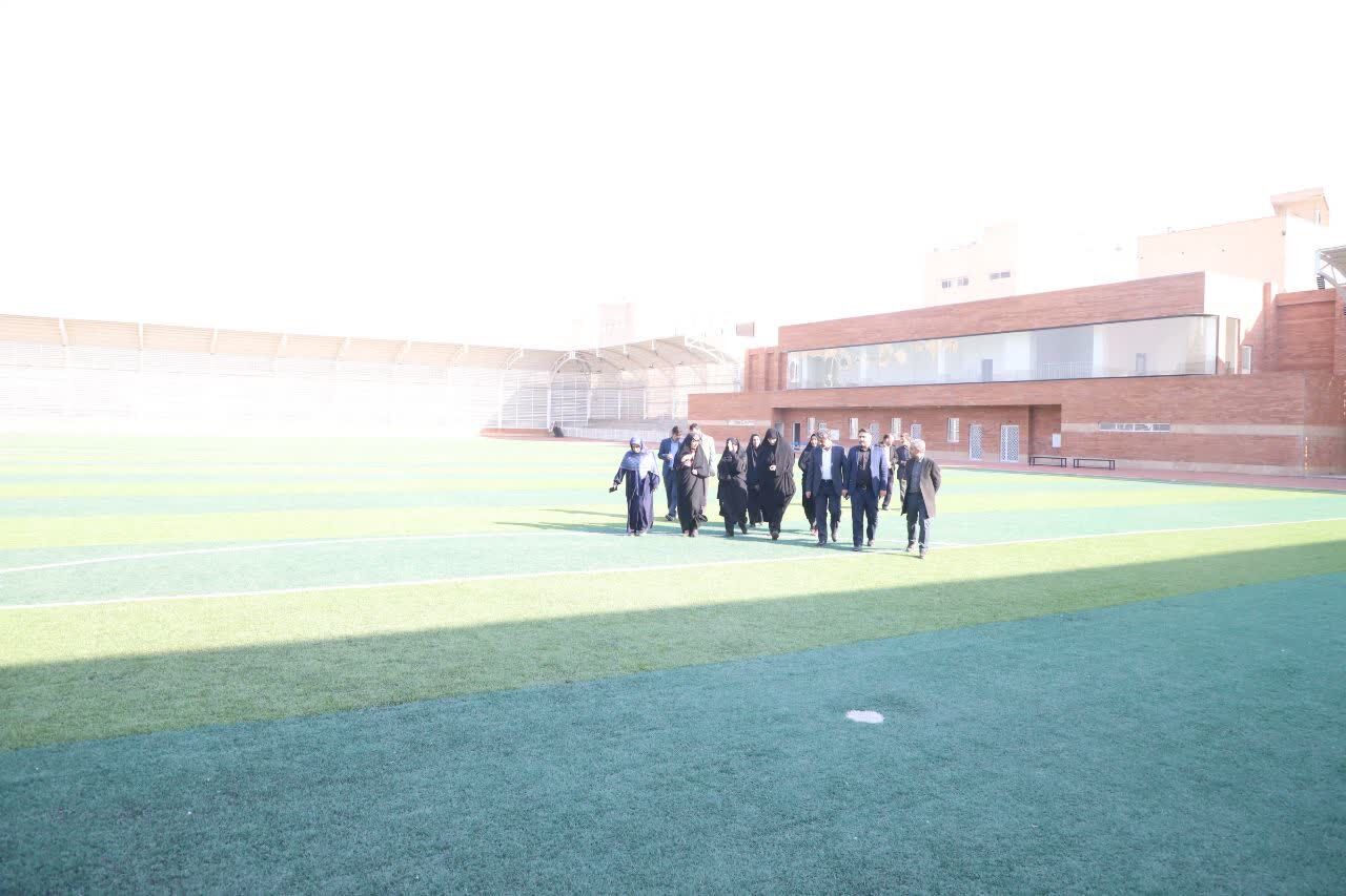 معاون امور زنان و خانواده رییس‌جمهور از ورزشگاه اختصاصی بانوان قم بازدید کرد