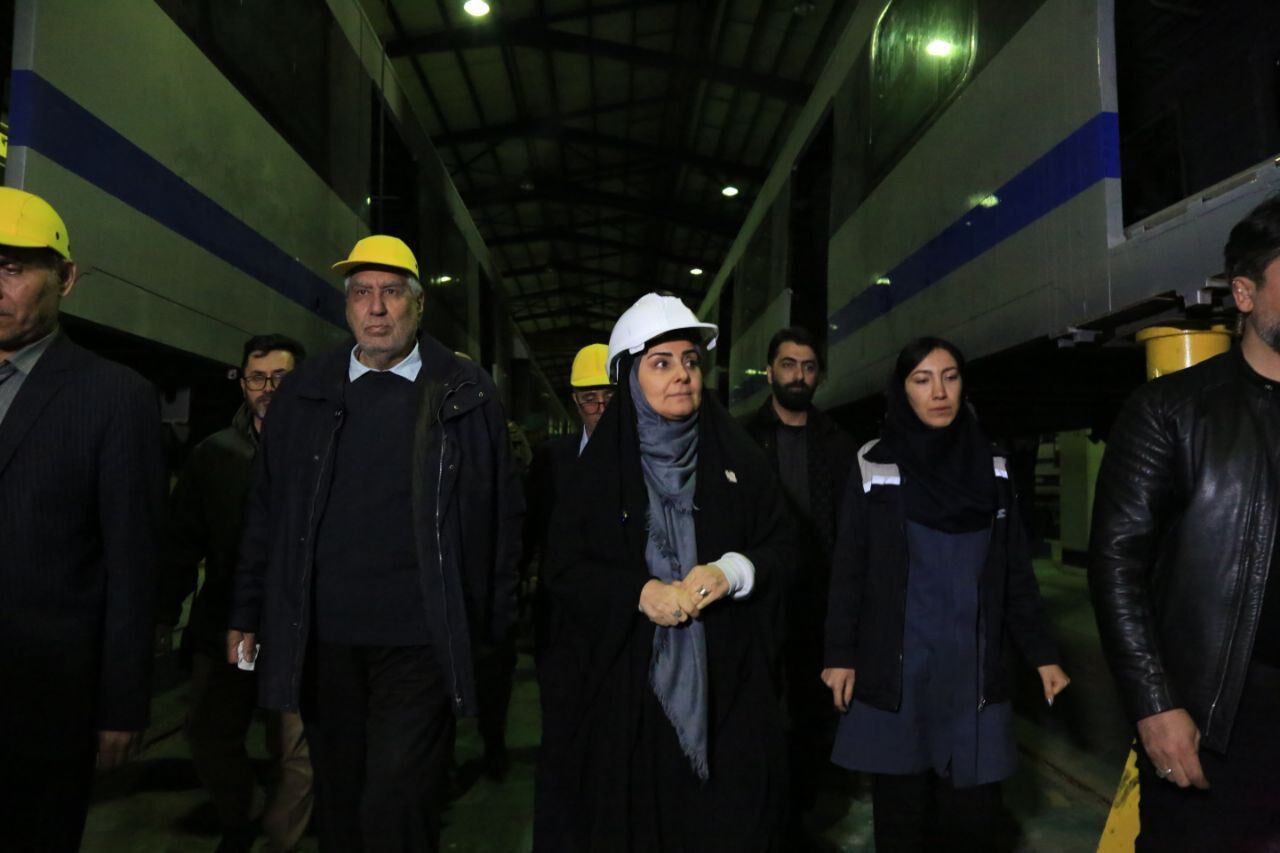 بازدید وزیر راه و شهرسازی از خطوط تولید واگن سازی ایریکو ابهر زنجان